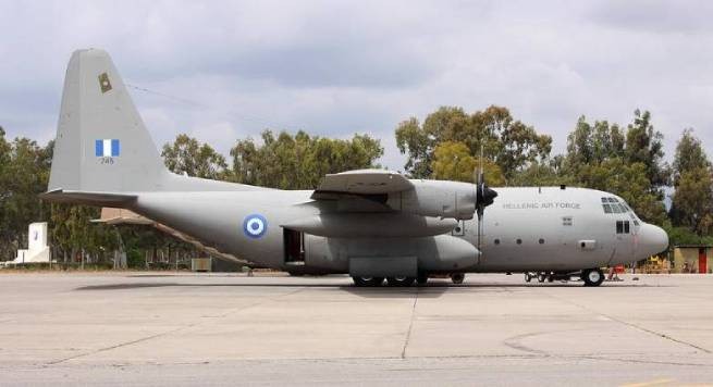 Греция: самолет C-130 ВВС эвакуирует греков и киприотов из Бейрута (видео)