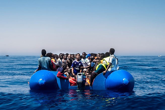 Италия: кораблекрушение судна с нелегалами у берегов Калабрии - по меньшей мере 64 пропавших без вести