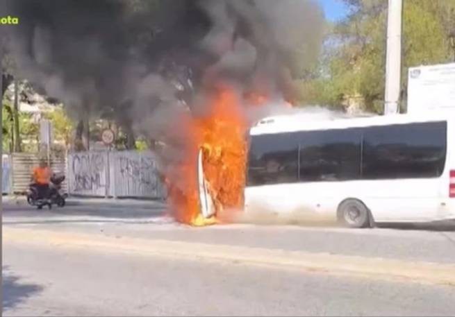 В Хайдари загорелся полный пассажиров автобус (видео)