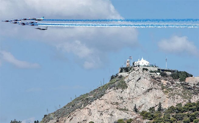 Rafale и самолет Тома Круза Maverick на Athens Flying Week