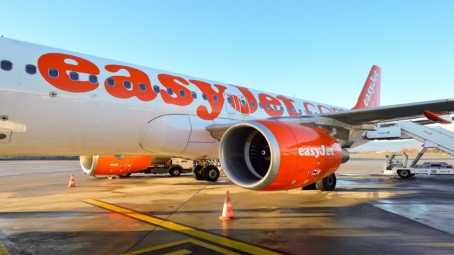 EasyJet: из самолета высадили 19 пассажиров потому, что они были... слишком тяжелыми