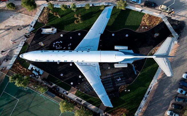 Исторический самолет авиакомпании Olympic Airways выставлен в южной части Афин