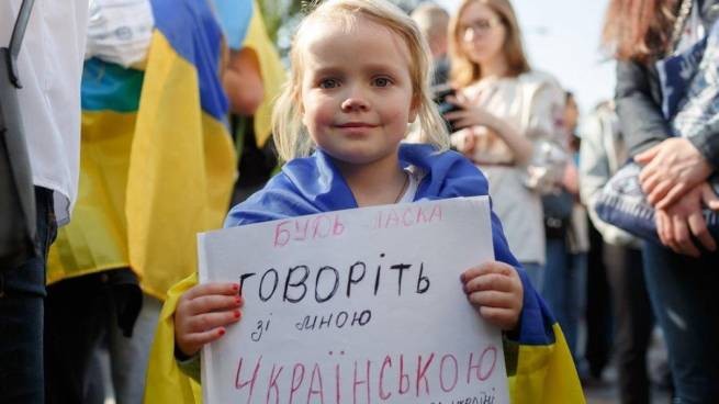 Опрос: государственный язык родным считают 78% украинцев