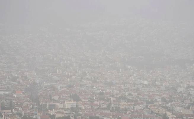 Африканская пыль, в сочетании с высокими температурами, «задушит» Грецию