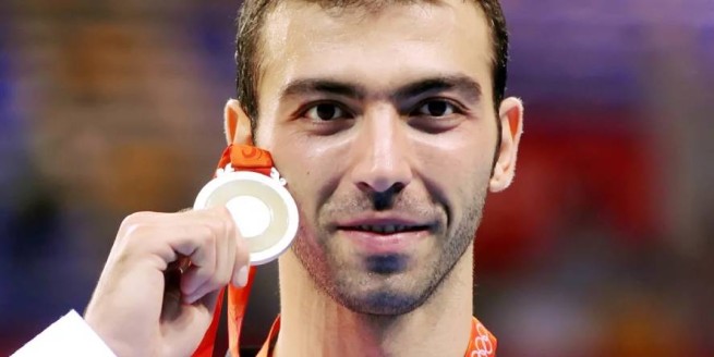 Семья олимпийца жертвует часть выручки от продажи его медалей