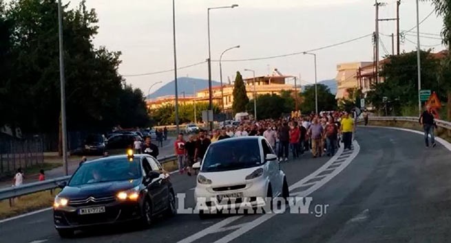 Жители Камена Вурла перекрыли дорогу Афины - Ламия