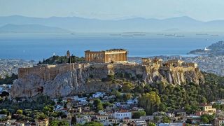 Дань красоте Афин: французский журнал «Destination» боготворит греческую столицу