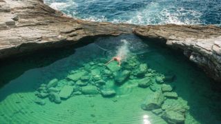 Греция: четыре захватывающие дух природные "купальни"