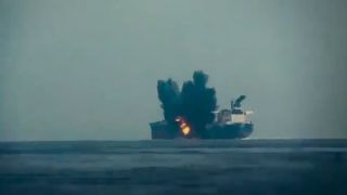 Очередное видео, как хуситы взрывают британский нефтяной танкер