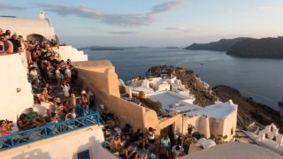 Bloomberg: знаменитые греческие острова не выдерживают наплыва туристов